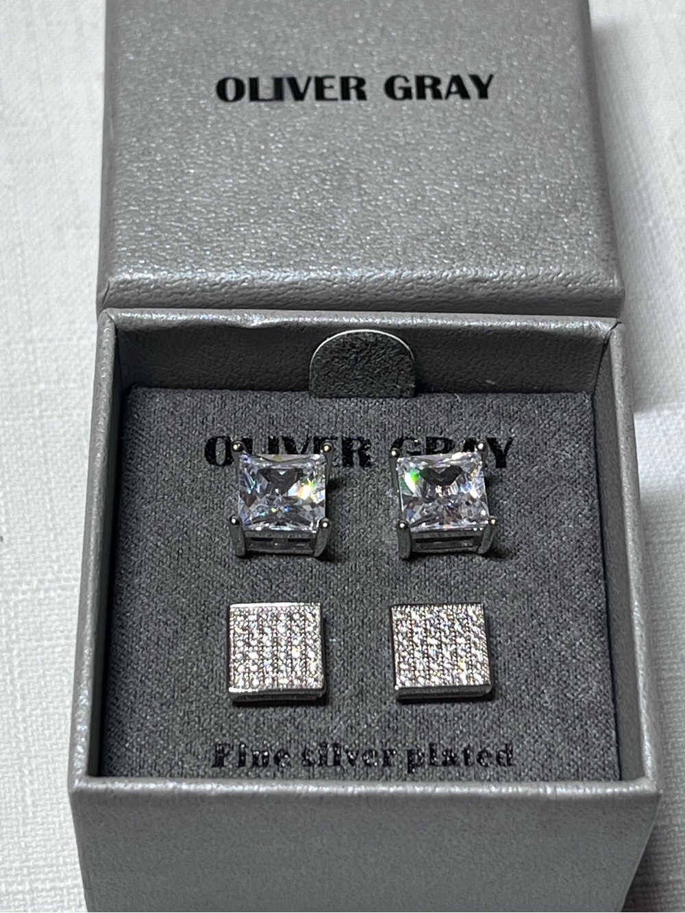 New OLIVER GRAY Silver-Plated Square Cubic Zirconia Stud Earring Set
Box incl